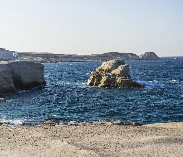 Sarakiniko uitzicht op het strand op het eiland van Milos in Griekenland — Stockfoto