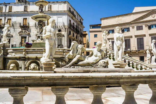 Heykeller Piazza Pretoria, Palermo, Sicilya, utanç Meydanı — Stok fotoğraf