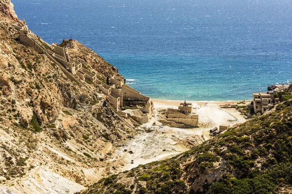 Plaża w pobliżu siarki opuszczonych kopalń, Milos island, Cyklady, Grecja — Zdjęcie stockowe