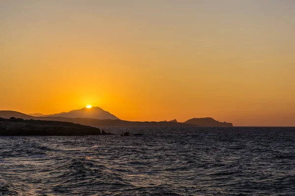 夕陽が美しい島ミロス島. — ストック写真