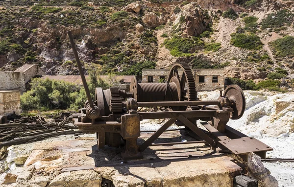 Minas de azufre abandonadas, isla de Milos, Cícladas, Grecia — Foto de Stock