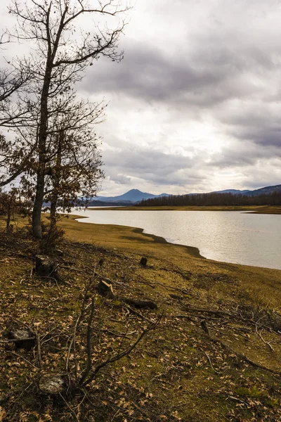 Plastiras lago no centro da Grécia — Fotografia de Stock