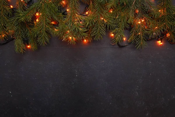 Gałęzie Choinki Światła Bajki Święta Bożego Narodzenia Lub Nowy Rok — Zdjęcie stockowe