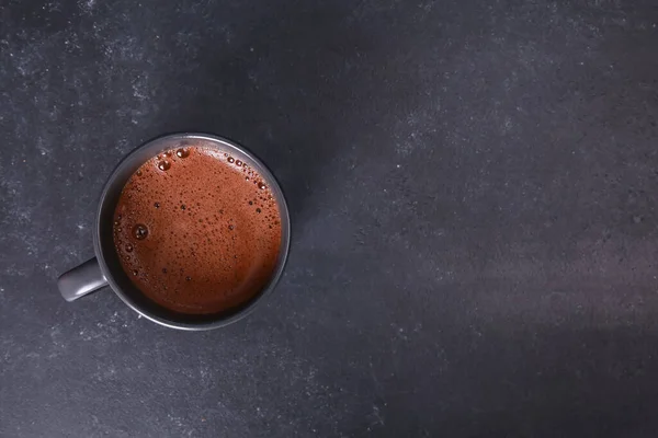 Gelas Kopi Hitam Atas Meja Abu Abu Gelap Mug Espresso — Stok Foto