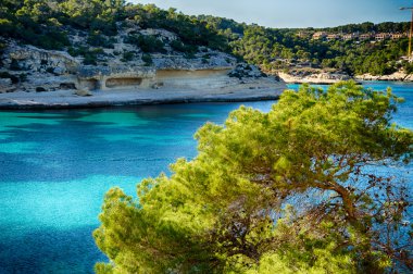 Tekneler ve mavi deniz