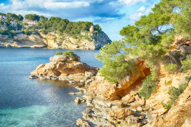 Tekneler ve mavi deniz