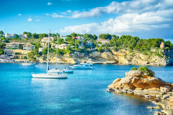 Bateaux et mer bleue — Photo