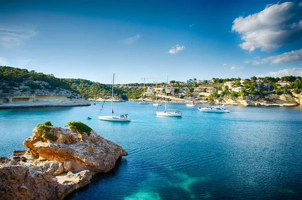 Bateaux et mer bleue — Photo