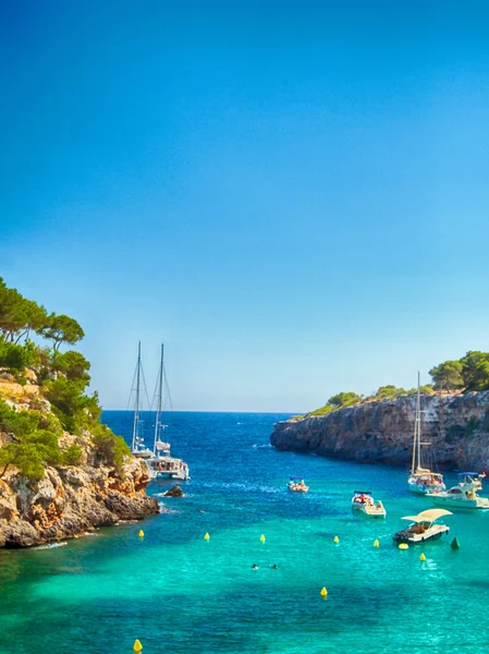 Boats and blue sea in Majorca — Stock Photo, Image