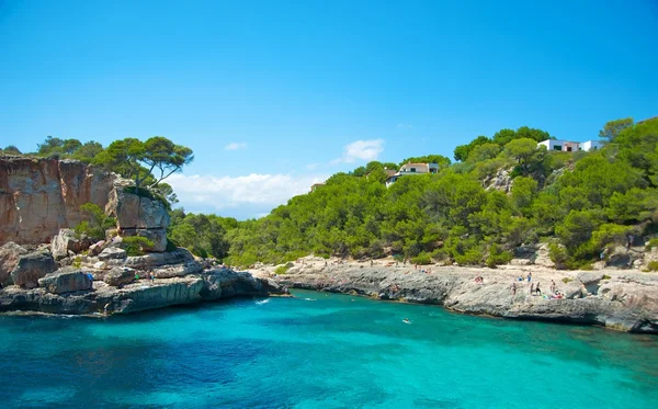 Rotsachtige kustlijn van majorca — Stockfoto