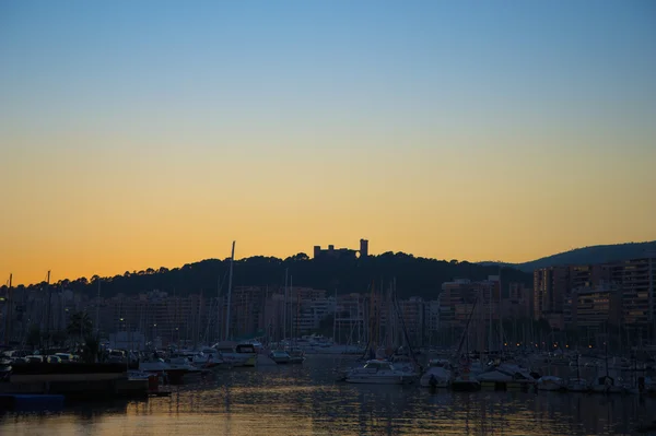 Coucher de soleil dans le port - Majorque — Photo