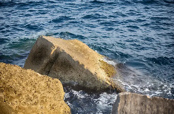 Costa rochosa em Maiorca — Fotografia de Stock