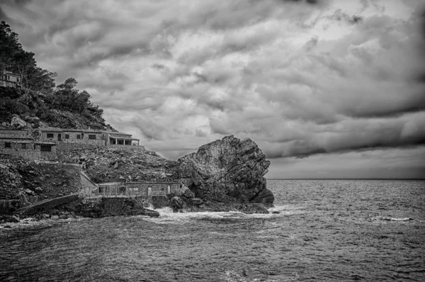 Скелястий берег на Майорці — стокове фото