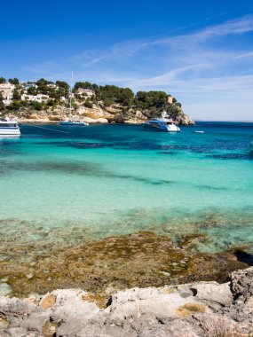 Tekneler ve plaj Mallorca - Balear Adaları