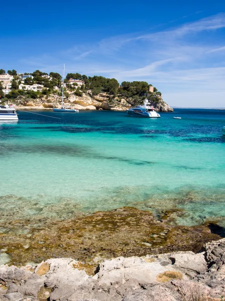 Tekneler ve plaj Mallorca - Balear Adaları — Stok fotoğraf