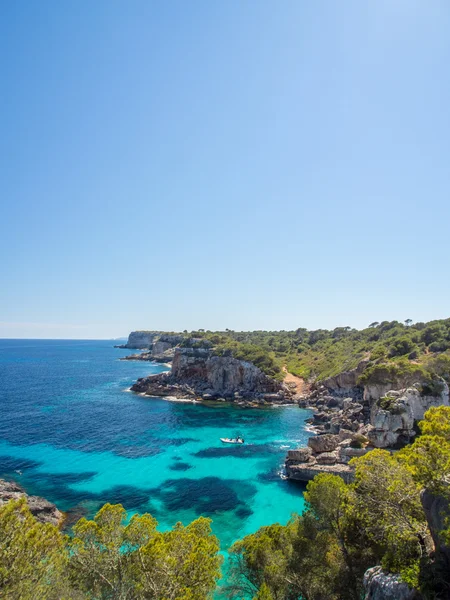 Blått vatten i Mallorca kusten — Stockfoto