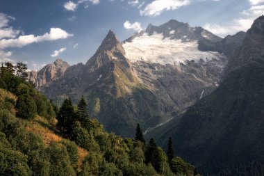 Dombay. Kafkas Dağları 'nın manzarası.
