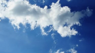 Gökyüzündeki bulutlar zaman ayarlı