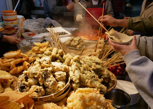 Banco Street Food Coreano Odeng Spiedini Torta Pesce Tteokbokki Altri — Foto Stock