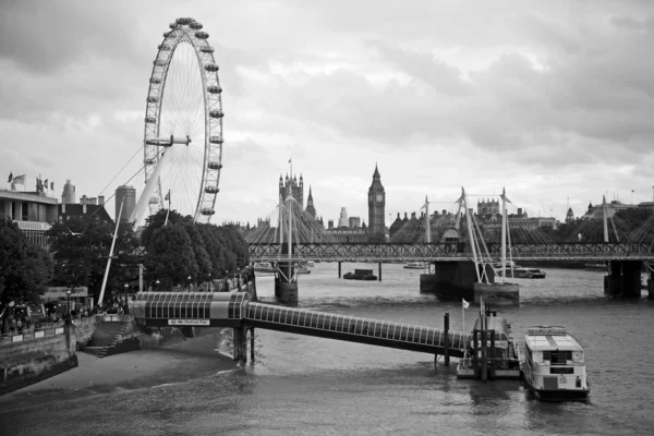 Вид на реку Тэймс с моста Ватерлоо, Лондон Стоковое Фото