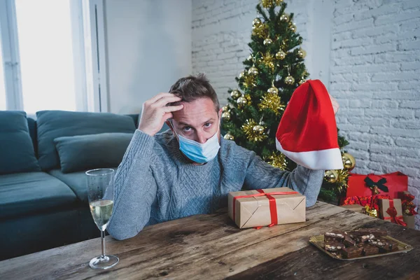 Sad Man Mask Home Alone Self Isolation Christmas Feeling Depressed — Stock Photo, Image