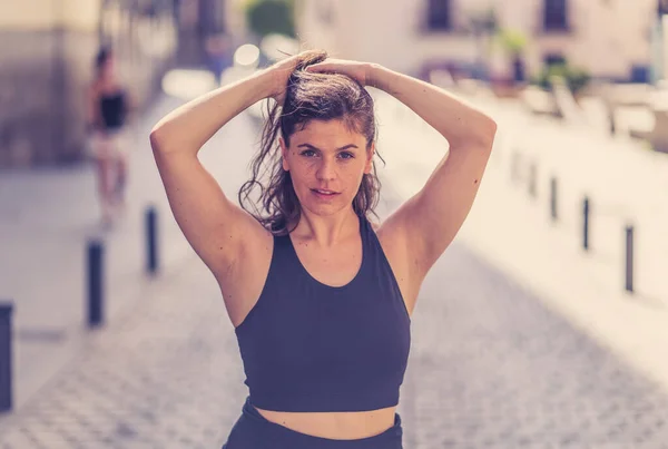 Retrato Aire Libre Joven Hermosa Mujer Caucásica Con Cara Feliz —  Fotos de Stock