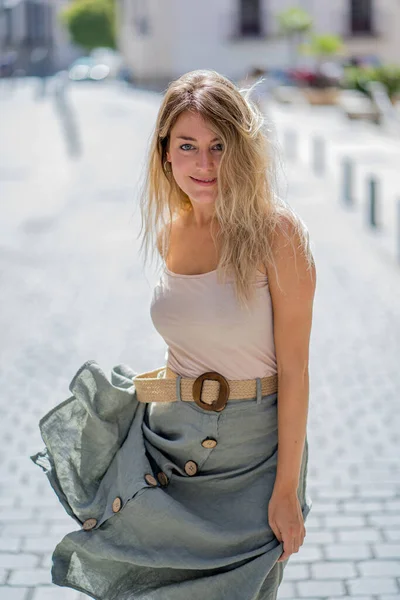 Livre Fechar Retrato Jovem Mulher Atraente Com Cabelo Loiro Bonito — Fotografia de Stock