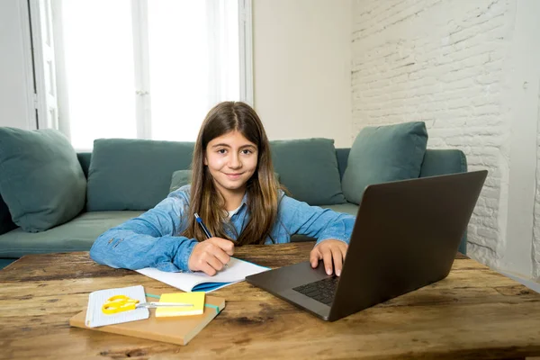 Chica Adolescente Feliz Ordenador Portátil Que Estudia Línea Clase Remota —  Fotos de Stock