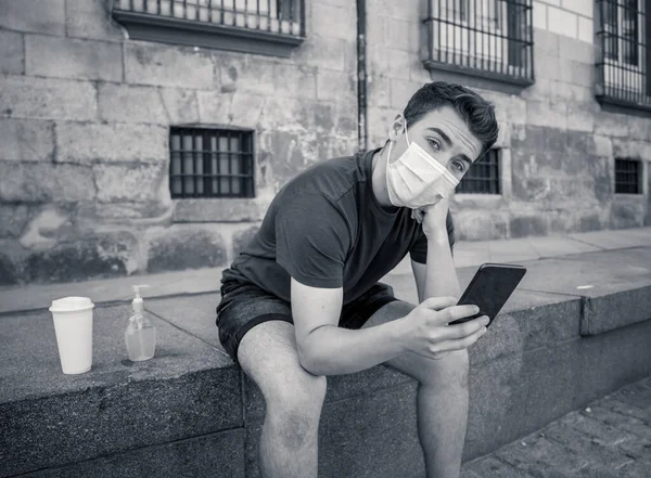 Young Man City Street Protective Mask Using Hand Sanitizer Video — Stock Photo, Image