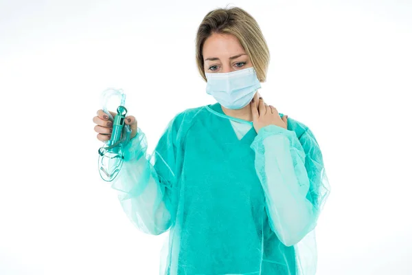 Porträtt Utmattad Doktor Skyddande Ansiktsmask Med Icke Invasiv Respirator Känslomässig — Stockfoto