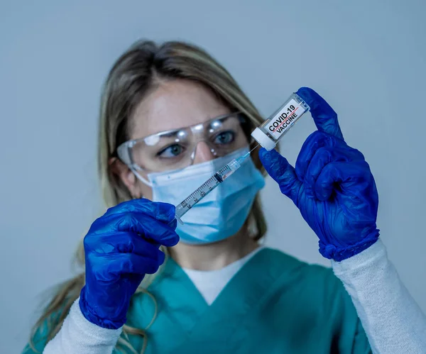 Lékař Zdravotní Sestra Vědec Ruku Modrých Rukavicích Drží Chřipku Spalničky — Stock fotografie