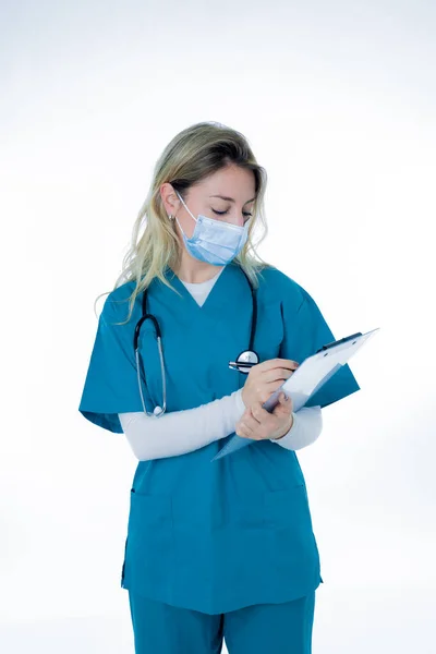 Retrato Feliz Confiante Médico Enfermeiro Vestindo Esfregaço Proteção Máscara Facial — Fotografia de Stock