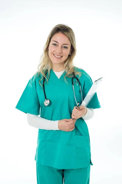 Portrét Šťastné Doktorky Chirurgky Schránkou Stetoskopem Pracující Zelené Uniformě Scrubs — Stock fotografie