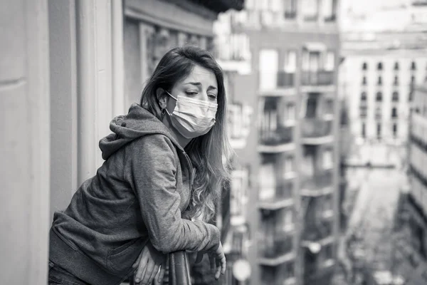 Nieszczęśliwa Młoda Kobieta Dwudziestce Lub Trzydziestce Czująca Się Smutna Samotna — Zdjęcie stockowe