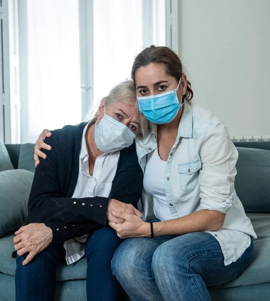 Mère Aînée Fille Adulte Sentent Triste Déprimée Inquiète Effrayée Par — Photo