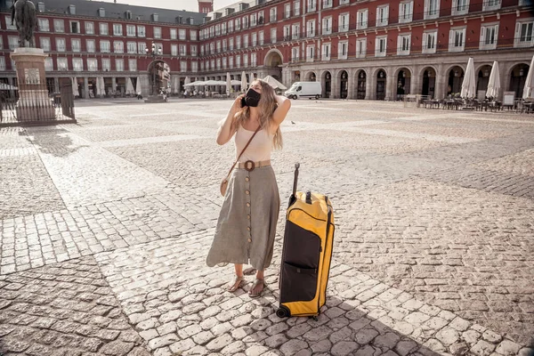 Boldogtalan Turista Nem Tud Külföldre Utazni Poszt Covid Utazási Korlátozások — Stock Fotó