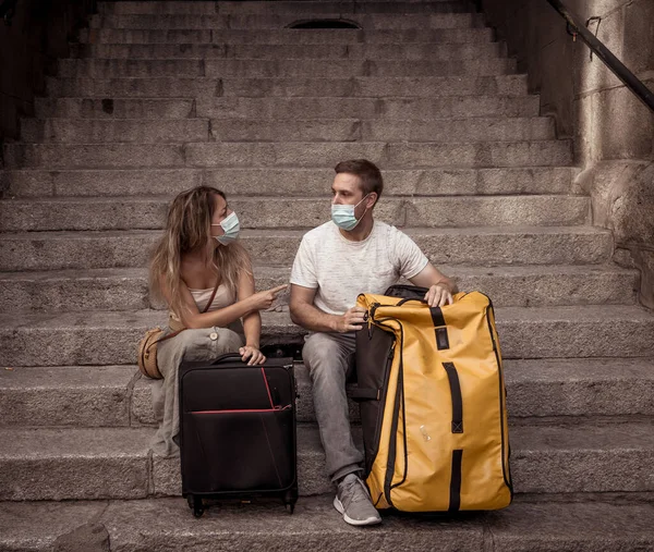 Casal Turístico Infeliz Não Capaz Viajar Para Exterior Devido Restrições — Fotografia de Stock