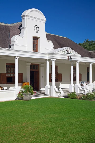 Cape Dutch Syle House Cape Winelands Sudáfrica Hermoso Jardín Frente Imagen de stock