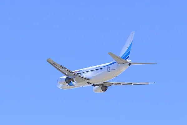 El pasajero Boeing avión en el cielo — Foto de Stock