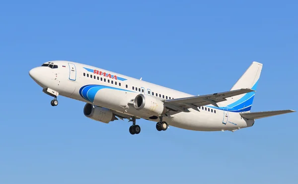 Passagerarplan Boeing 737-400 får höjd — Stockfoto