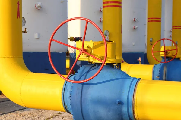 Shutoff valves on the gas pipeline — Stock Photo, Image