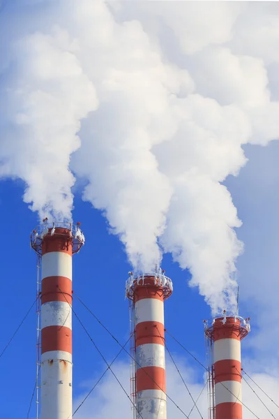 Dense smoke from boiler room pipes — Stock Photo, Image