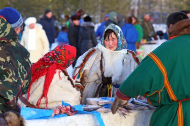 Dondurulmuş balık ve et deerh Nenets satmak