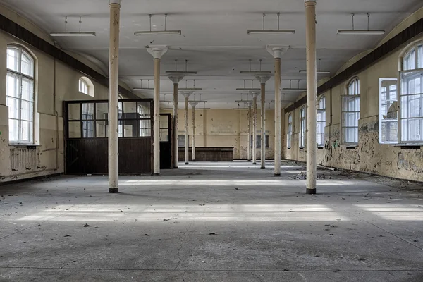 L'ancien bâtiment d'écurie transformé en cantine — Photo