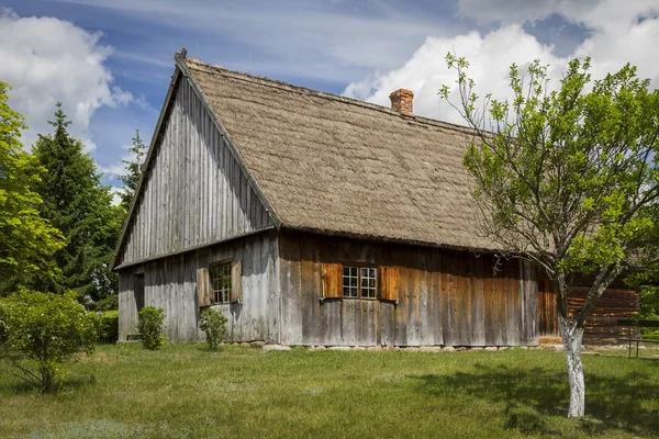 Starý dřevěný dům z přelomu století — Stock fotografie