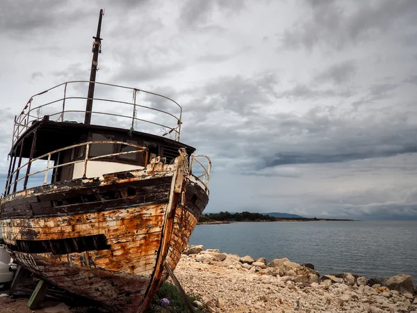 Bortglömda oas vid havet — Stockfoto