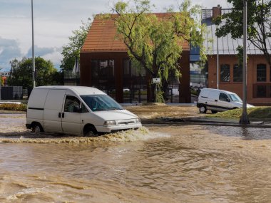 Gdansk - 15 Temmuz: Ağır yağmurlar sonra su dolu sokakları