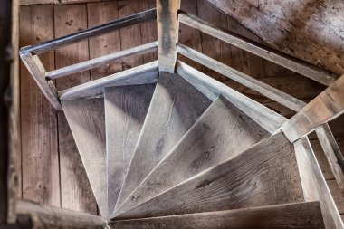 Terk edilmiş bir kale eski merdiven