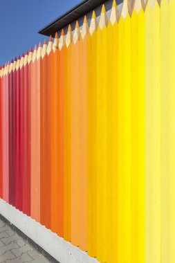 Renkli ahşap çit