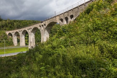 Eski taş demiryolu viyadük